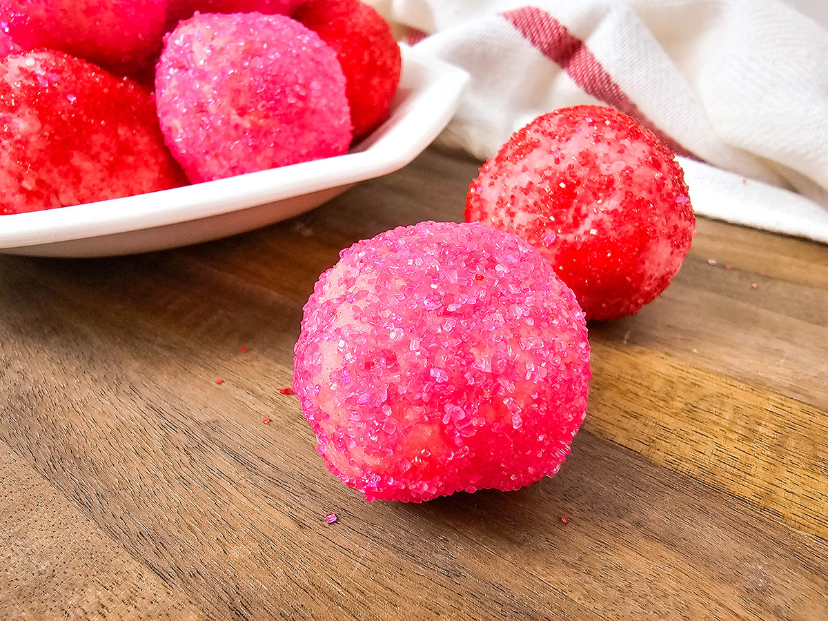 Delicious strawberry truffles made easy and perfect for a valentines treat!